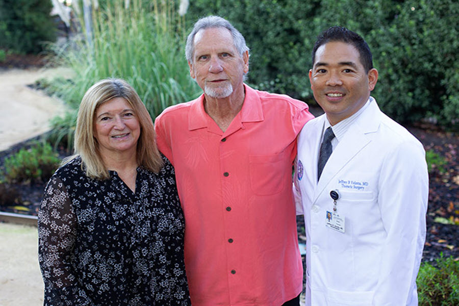 Jerry Maness, center, poses for a photo with his wife, Lori Maness, and Kaiser Permanente thoracic surgeon Jeffrey Velotta, MD.